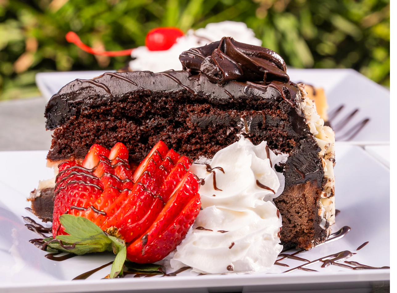 Chocolate cake with strawberries