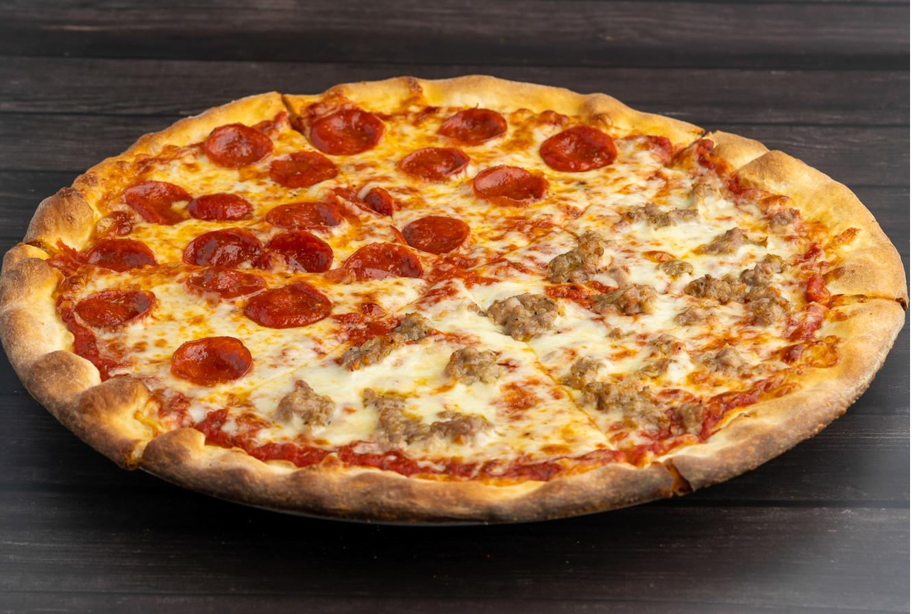 Sausage and green pepper pizza