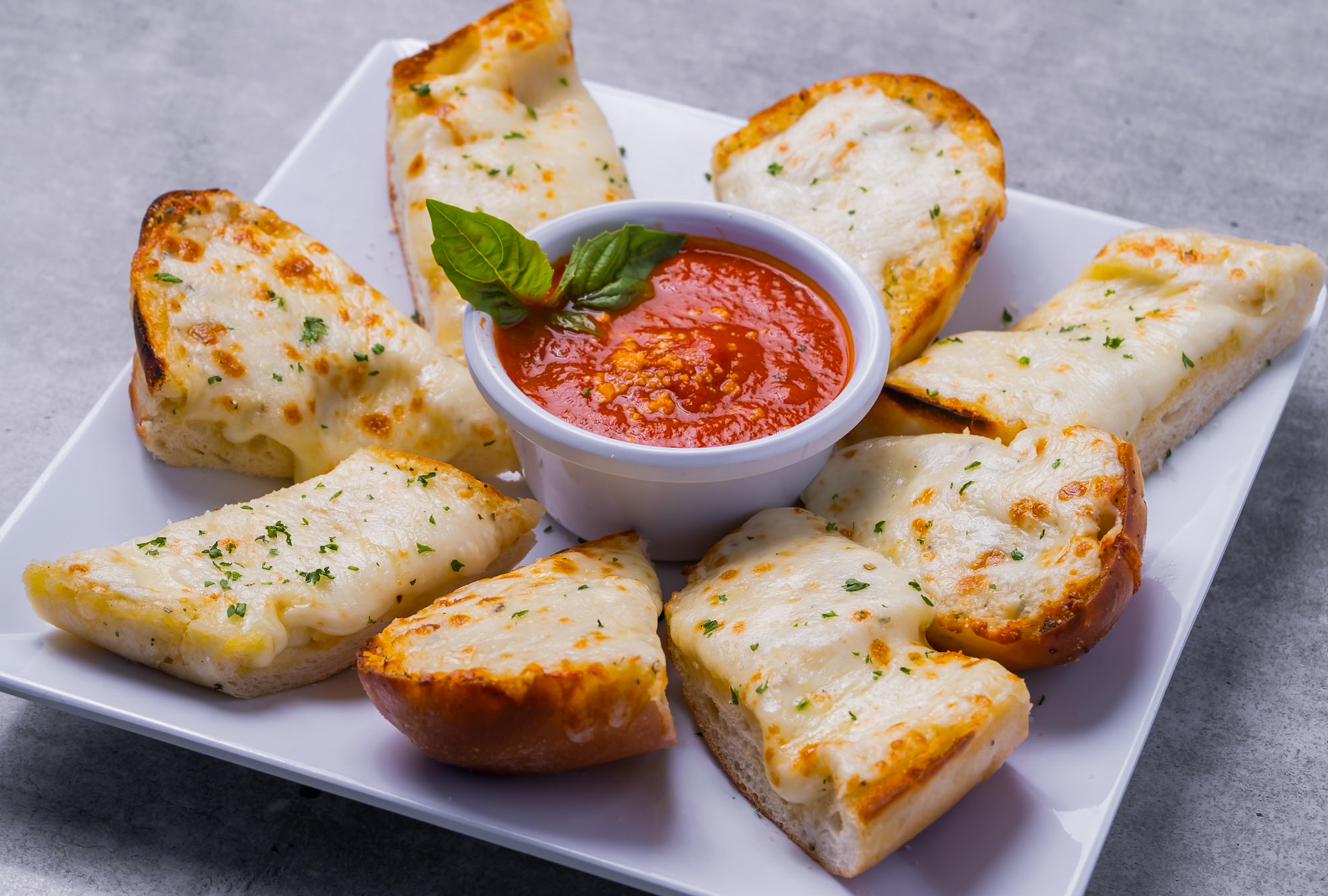 Garlic rolls with marinara